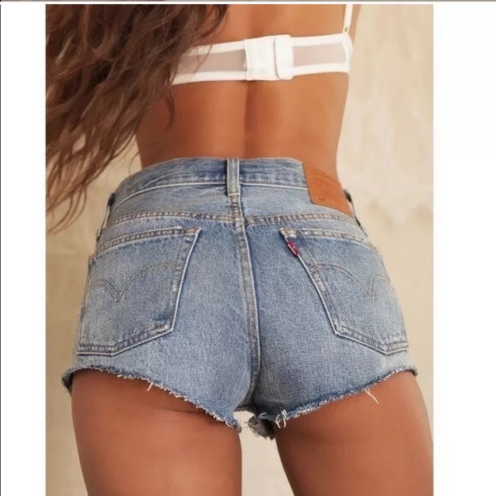 Levis Mirco Short sz 26